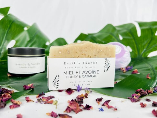 Relaxing spa gift set including a moisturizing bath bomb, an exfoliating soap and a soy candle