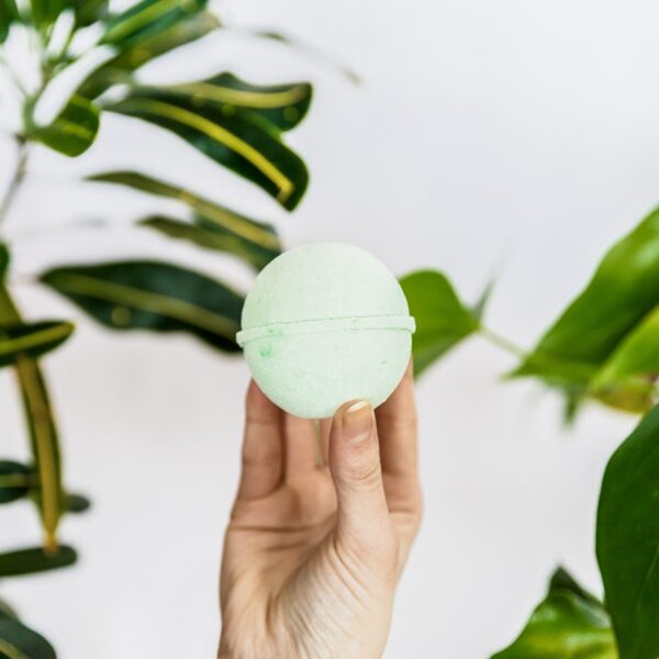 Moisturizing Bath Bomb (12 scents to select from)