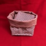 Panier réversible et 8 lingettes (débarbouillettes) assorties