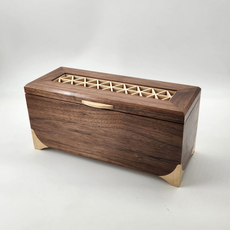 Walnut Tea Box with Kumiko Pattern on the Lid with 4 compartments.