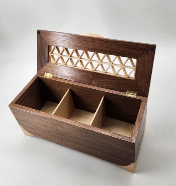 Walnut Tea Box with Kumiko Pattern on the Lid with 4 compartments.
