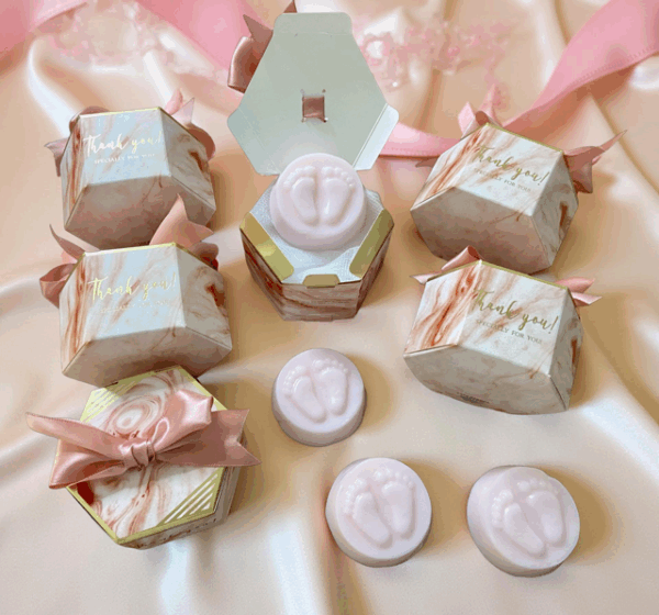 Custom Baby Girl Shower Soap Favors / Savons Personnalisés pour un Baby Shower de Fille