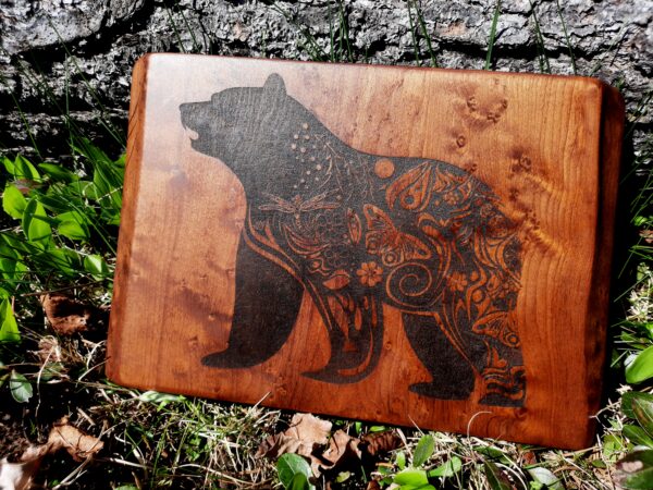 'Woodland Harmony' wooden cutting board/charcuterie board