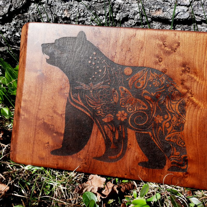 'Woodland Harmony' wooden cutting board/charcuterie board