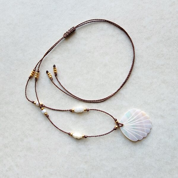 Mother of pearl adjustable knotted necklace