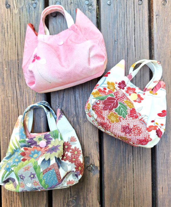 Kimono Cat-shaped Pouch made of Japanese vintage kimono fabric tiny bags with snap buttons antique kimono upcycling