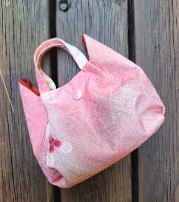Kimono Cat-shaped Pouch made of Japanese vintage kimono fabric tiny bags with snap buttons antique kimono upcycling