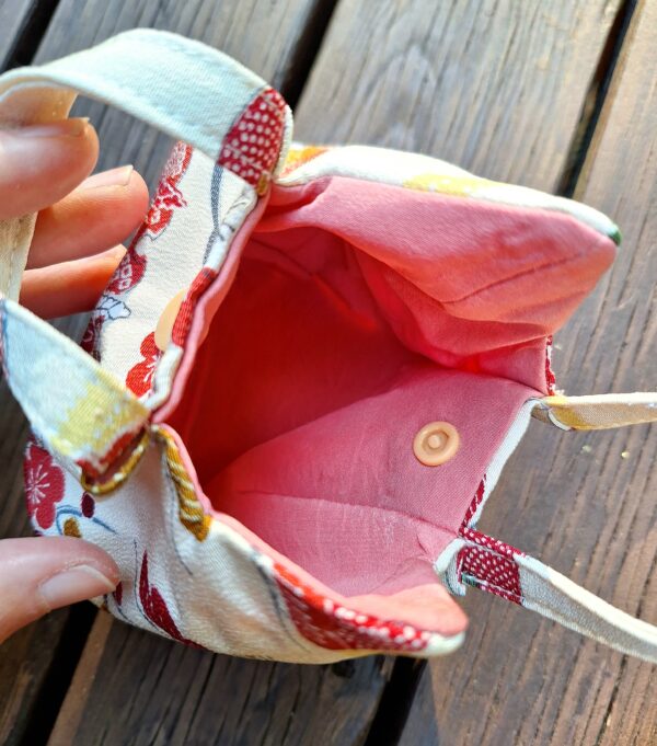 Kimono Cat-shaped Pouch made of Japanese vintage kimono fabric tiny bags with snap buttons antique kimono upcycling
