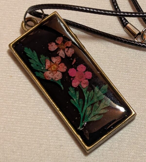 Bloom With Every Moment – Handcrafted Floral Pendant Necklace