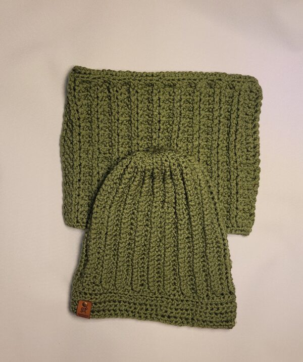 Hat / Beanie with matching neck warmer