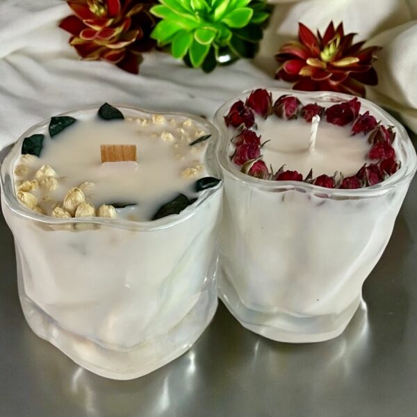 Elegant Botanical Soy Candle with Dried Flowers - Perfect Gift for Mom or Engagement