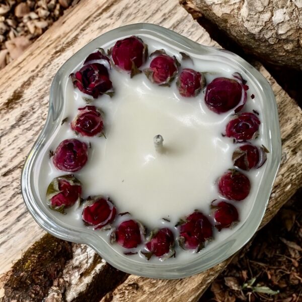 Elegant Botanical Soy Candle with Dried Flowers - Perfect Gift for Mom or Engagement