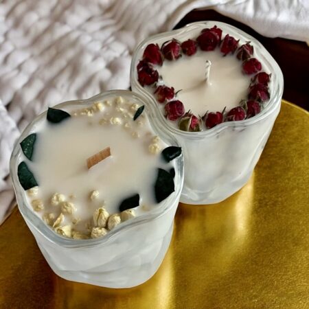 Elegant Botanical Soy Candle with Dried Flowers - Perfect Gift for Mom or Engagement