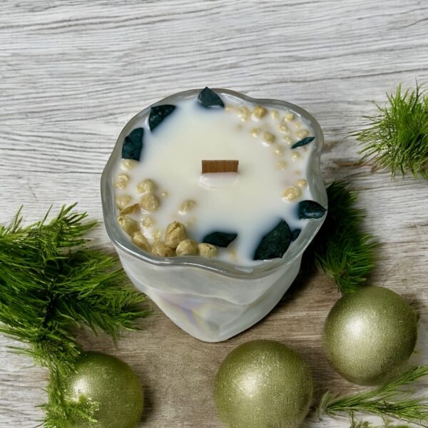 Elegant Botanical Soy Candle with Dried Flowers - Perfect Gift for Mom or Engagement