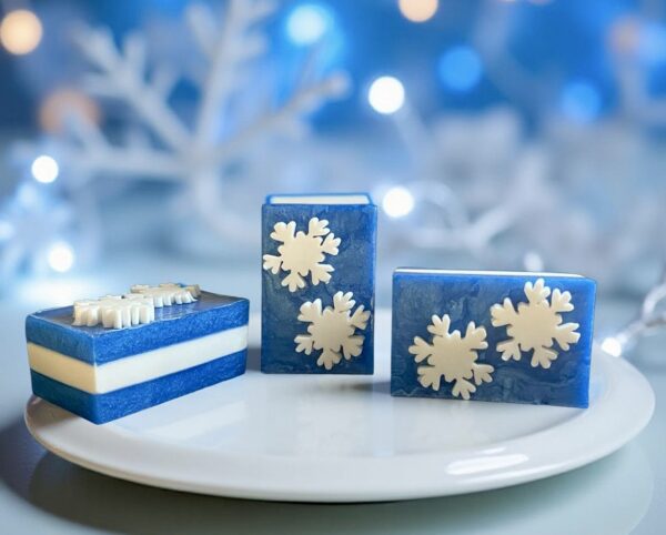 Artisanal Soap ¨Snowflakes Stripes¨ /Savons artisanal, 130 g.