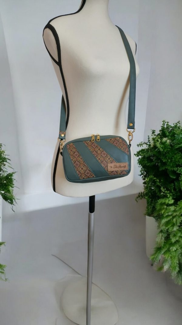 Tiny Cata Crossbody