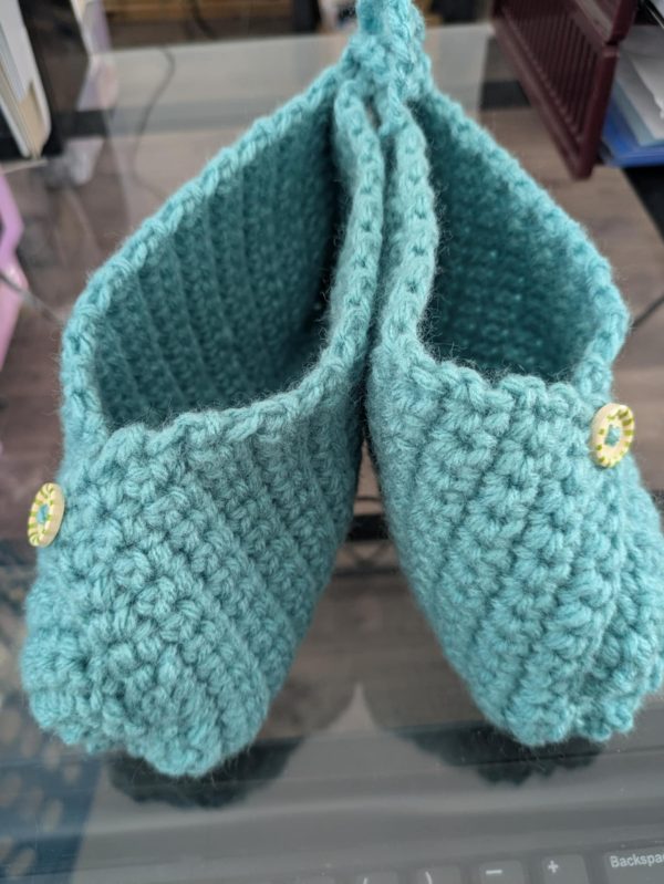 Crochet slipper in teal