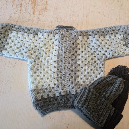 77 childs sweater 4-5 w hat