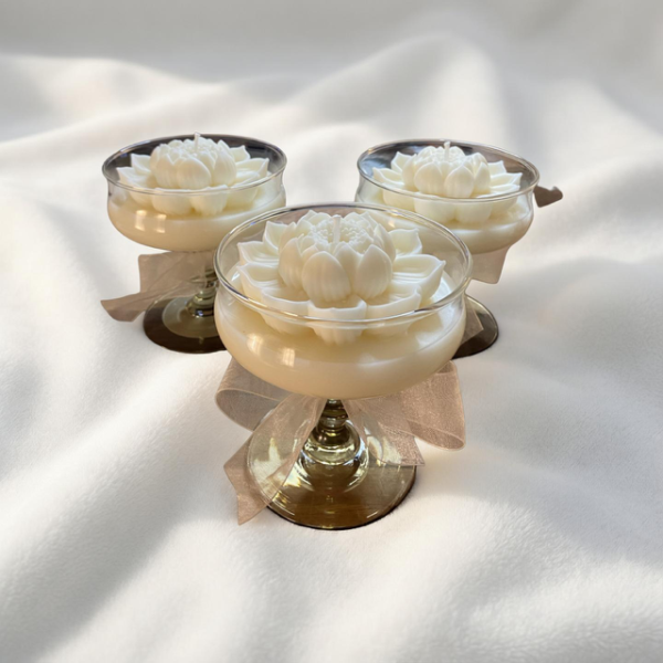 Wedding Guests Table, Lotus Candle - short stem wine glass, 12 oz