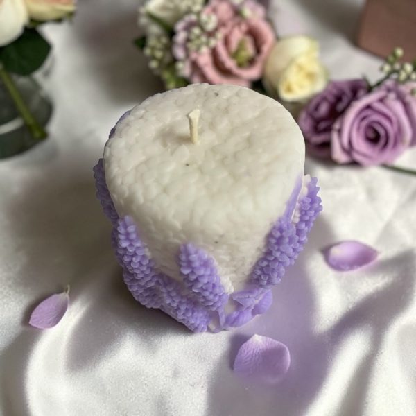 Hand-Poured Coconut Soy Mothes Day Lavender Crème Candle, Vanilla Floral Scent