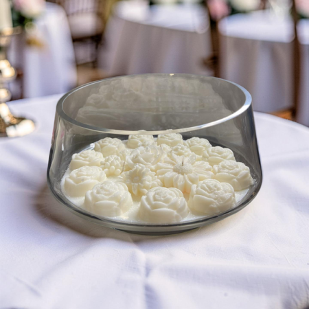 Centre de table – petites fleurs blanches