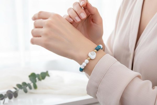 Apatite & Magnesite Stretch Bracelet — Hammered Gold Spacers & Shiva Heart