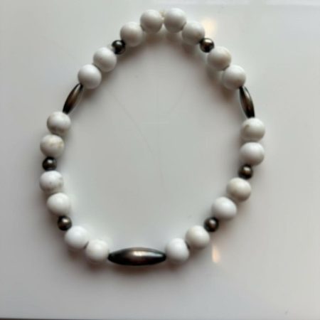 Stretch bracelet of white magnesite beads with mixed-size Navajo pearls and a central Navajo pearl centerpiece.