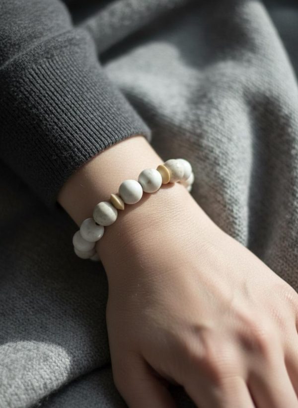White Magnesite Stretch Bracelet — Beige Wood Bicones